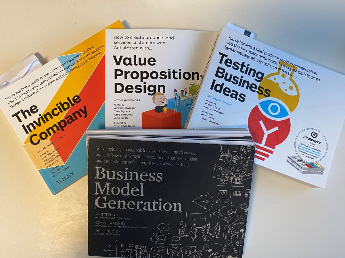 Verschillende boeken over het ontwikkelen van bedrijfsmodellen en proposities.